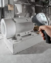 Базовый ИК-Термометр Testo 835-T1 с четырёхточечным лазерным целеуказателем (оптика 50:1)